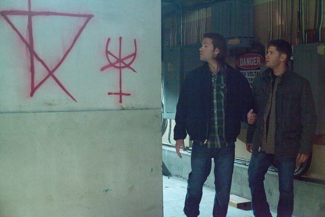 Eigentlich ist Dean (Jensen Ackles, r.) davon überzeugt, dass Sam (Jared Padalecki, l.) nie wieder mit ihm jagen will. Doch bisher hat sich Sam noch... - Bildquelle: Warner Bros. Television