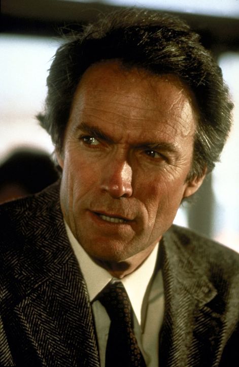 Dirty Harry (Clint Eastwood) nimmt Recht und Gesetz gerne in die eigene Hand ... - Bildquelle: Warner Bros.