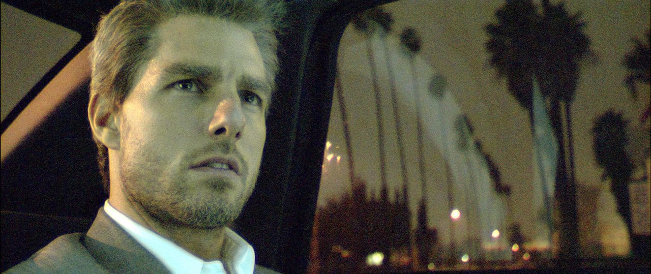 Vincent (Tom Cruise) hat einen mörderischen Auftrag zu erledigen: 5 Kronzeugen, die in einem Prozess gegen die Mafia aussagen, sollen in einer Nacht... - Bildquelle: TM &   Paramount Pictures. All Rights Reserved.