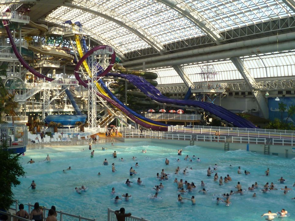 In Edmonton, Kanada, hat der World Waterpark, einer der größten Indoor-Wasserparks der Welt, nicht nur eine waghalsige Wasserrutsche zu bieten ... - Bildquelle: 2016, The Travel Channel, L.L.C. All Rights Reserved.