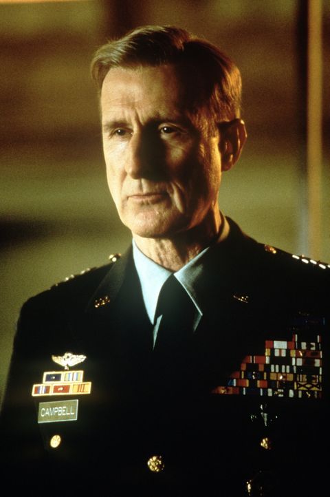 Joe Campbell (James Cromwell) ist ein äußerst erfolgreicher General der US-Army, der unter dem Namen "Fighting" bekannt geworden ist. Außerdem ist e... - Bildquelle: Paramount Pictures