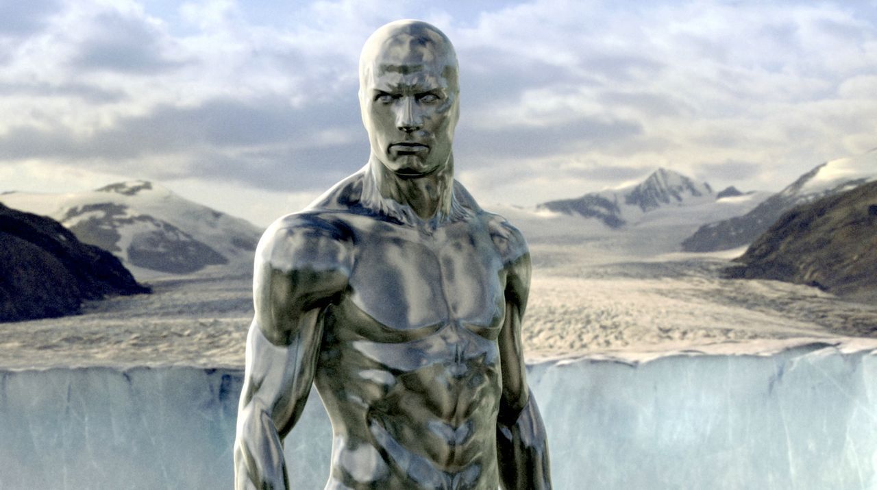 Der "Silver Surfer" (Doug Jones) ist Bewohner eines fremden Planeten. Noch weiß keiner, dass er für seinen Herrscher Galactus neue Planeten auskun... - Bildquelle: Twentieth Century Fox