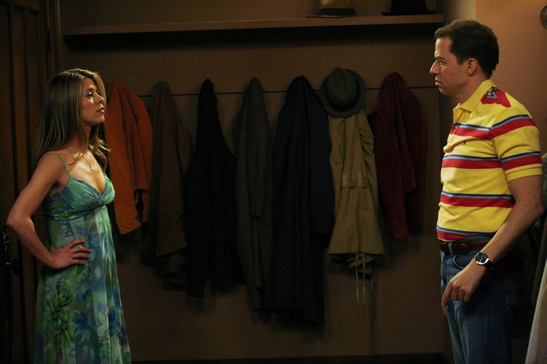 In der Garderobe kommen sich Alan (Jon Cryer, r.) und Shannon (Tammy Lauren, l.) näher ... - Bildquelle: Warner Brothers Entertainment Inc.
