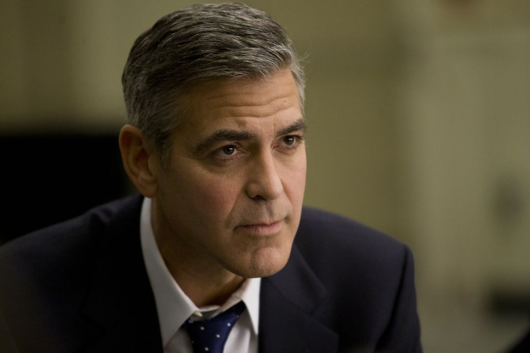 Noch ist Stephen Meyers von Gouverneur Mike Morris'(George Clooney) Idealen und moralischer Integrität überzeugt ... - Bildquelle: Saeed Adyani 2011 IDES FILM HOLDINGS, LLC. ALL RIGHTS RESERVED.