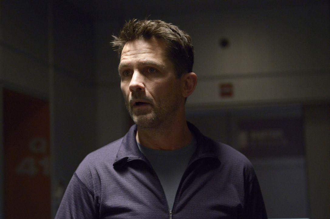 Lässt sich Alan (Billy Campbell) zum Spielball des Majors machen? - Bildquelle: 2014 Sony Pictures Television Inc. All Rights Reserved.