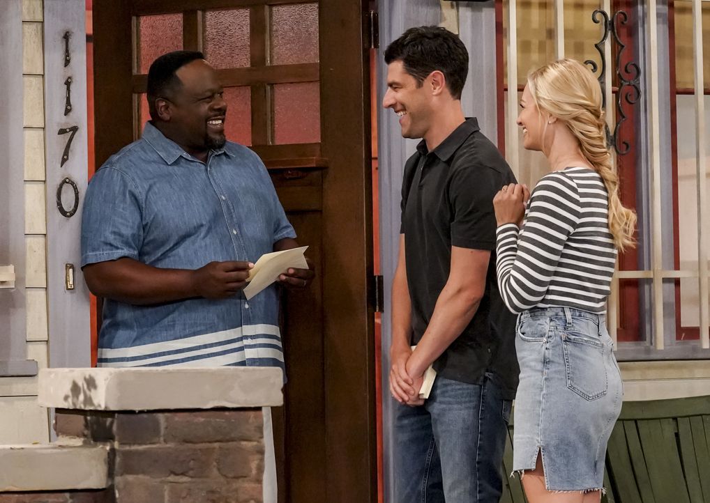 (v.l.n.r.) Calvin Butler (Cedric the Entertainer); Dave Johnson (Max Greenfield); Gemma Johnson (Beth Behrs) - Bildquelle: Monty Brinton © 2018 CBS Broadcasting, Inc. All Rights Reserved. / Monty Brinton
