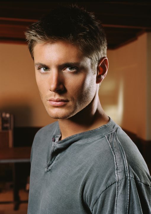 (1. Staffel) - Während sein Bruder Sam ein geregeltes Leben anstrebt, ist Dean (Jensen Ackles) mit seiner draufgängerischen Art immer auf der Suche... - Bildquelle: Warner Bros. Television