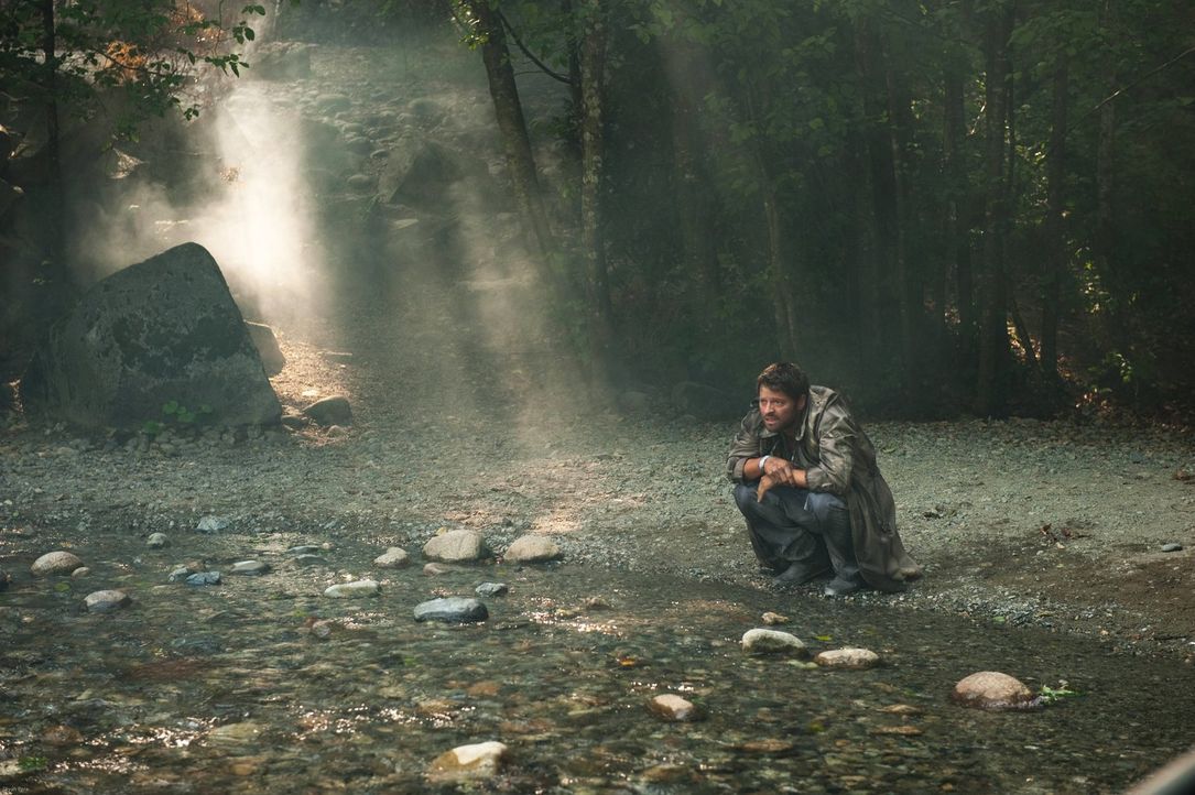 Castiel (Misha Collins) weiß, dass sein bester Freund ihn nicht im Stich lassen würde und muss sich darum einen anderen Weg suchen ... - Bildquelle: Warner Bros. Television