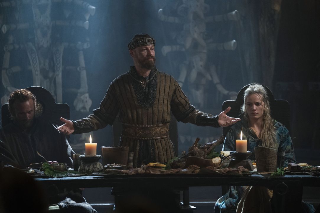 (v.l.n.r.) Erik (Eric Johnson); Harald (Peter Franzén); Ingrid (Lucy Martin) - Bildquelle: 2020 TM Productions Limited / T5 Vikings IV Productions Inc. All Rights Reserved. An Ireland-Canada Co-Production.