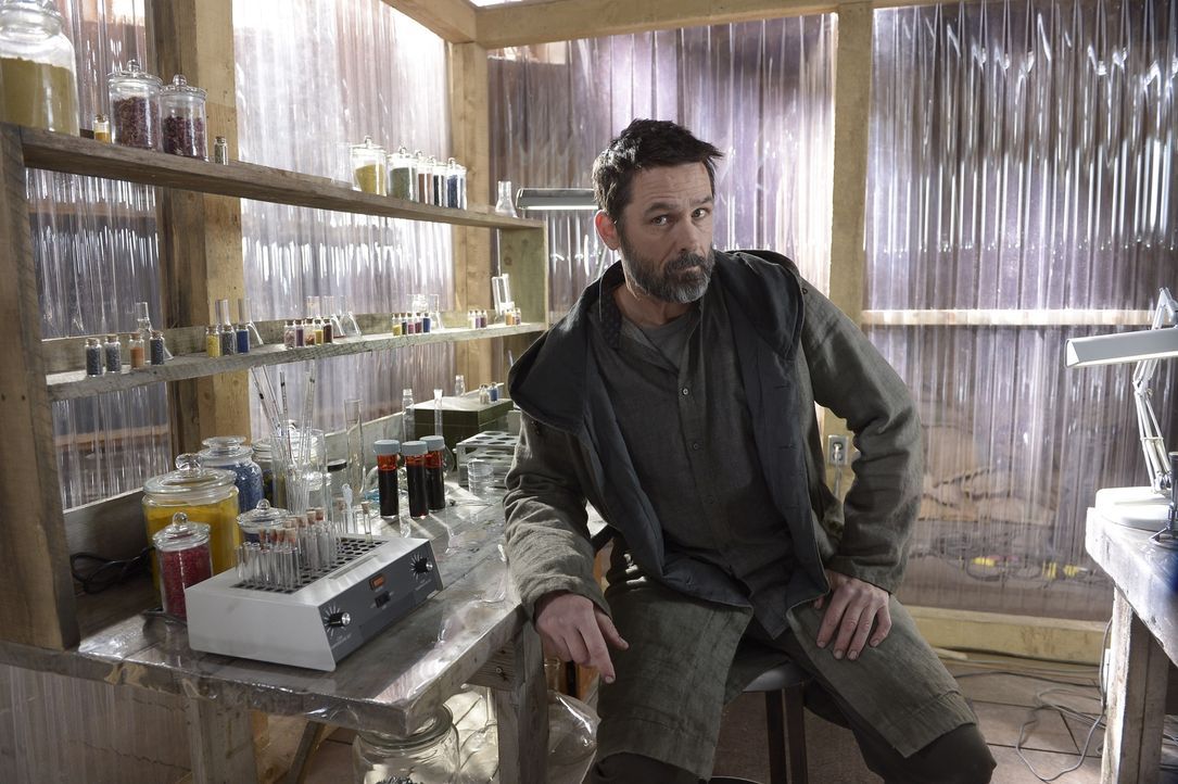 Als Julia Alan (Billy Campbell) in ihre Pläne und die von Alaria einweiht, ist er geschockt. Wird er ihr helfen oder sich gegen sie stellen? - Bildquelle: Philippe Bosse 2014 Syfy Media, LLC