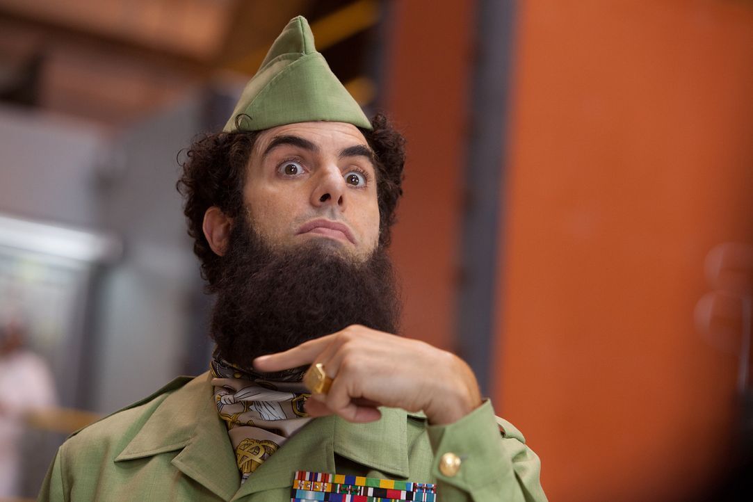 Der letzte echte Despot: Admiral General Shabazz Aladeen (Sacha Baron Cohen), siebter Sohn von Omar Aladeen, Herrscher auf Lebenszeit der Republik W... - Bildquelle: Melinda Sue Gordon 2012 Paramount Pictures.  All Rights Reserved.