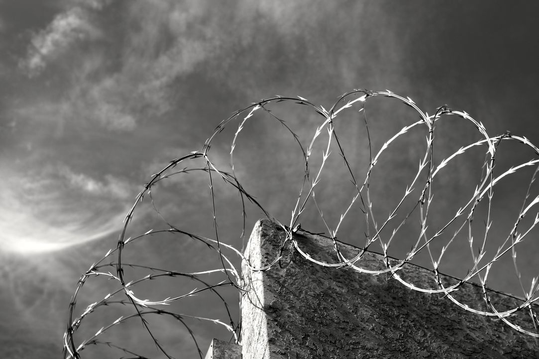 Justizvollzugsbeamter zu sein, ist ein Job wie kein anderer. Vor allem die jungen Gefängniswärter haben es am Anfang nicht leicht und müssen sich da... - Bildquelle: 2015 A&E Television Networks, LLC. All Rights Reserved.