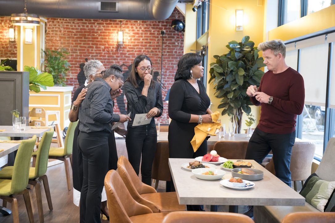 Gordon Ramsay (r.) - Bildquelle: Jeffrey Neira Studio Ramsay and all3media international / Jeffrey Neira