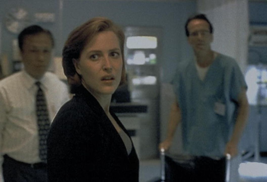 Scully (Gillian Anderson, M.) muss entsetzt feststellen, dass der von ihr in das Krankenhaus eingelieferte kleine Junge entführt wurde. - Bildquelle: TM +   2000 Twentieth Century Fox Film Corporation. All Rights Reserved.