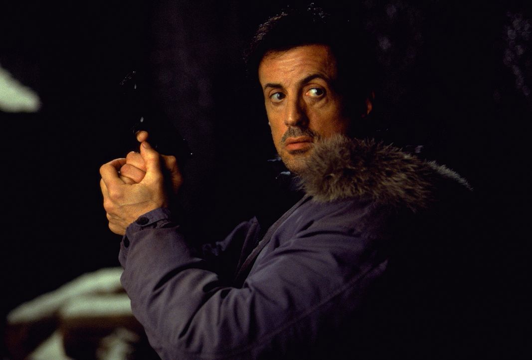 Eigentlich will FBI-Agent Jake Malloy (Sylvester Stallone) in einer Klinik die schrecklichen Ereignisse seiner Vergangenheit Verarbeiten, doch plötz... - Bildquelle: Universal Pictures