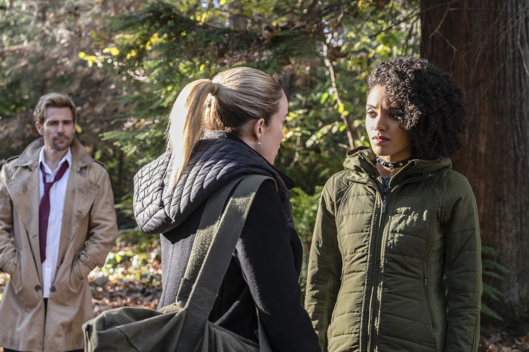 (v.l.n.r.) John Constantine (Matt Ryan); Sara Lance (Caity Lotz); Charlie (Maisie Richardson-Sellers) - Bildquelle: 2019 The CW Network, LLC. All rights reserved.
