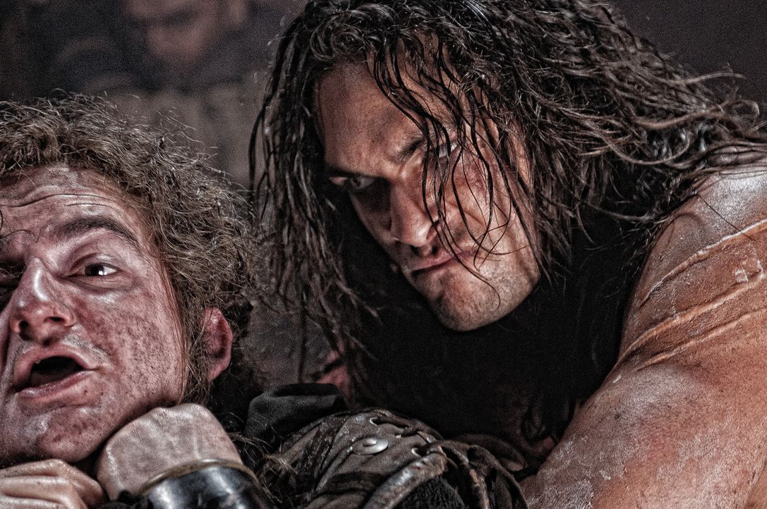 Kennt keine Gnade: Conan (Jason Momoa, r.) ... - Bildquelle: Nu Image Films