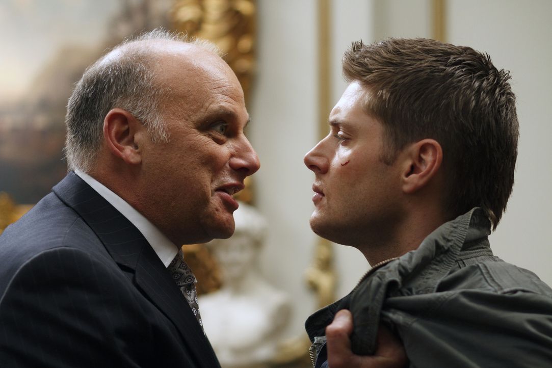 Dean (Jensen Ackles, r.) ist desillusioniert und bereit "Ja" zu Michael zu sagen. Aber wie Zachariah (Kurt Fuller, l.) den Brüdern klar macht, haben... - Bildquelle: Warner Brothers