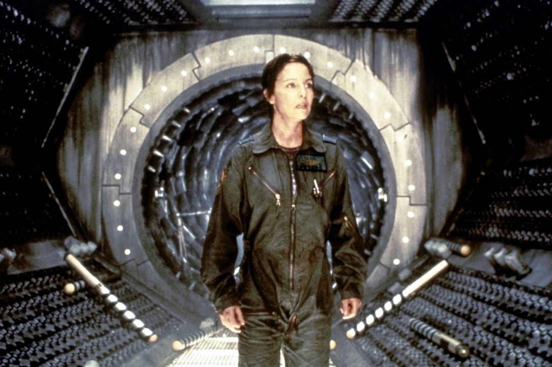 Die Rettungstechnikerin Peters (Kathleen Quinlan) spürt die Bedrohung auf der Event Horizon -  zu spät ... - Bildquelle: Paramount Pictures