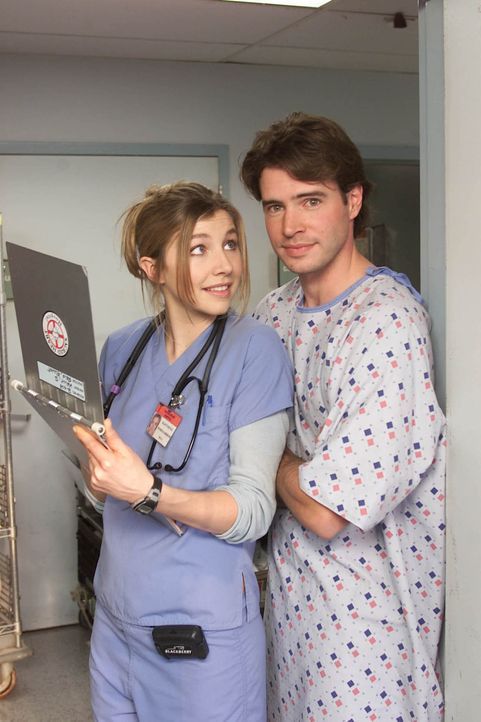Elliott (Sarah Chalke, l.) macht ihrem neuen Patienten Sean (Scott Foley, r.) Avancen. Dieser ist jedoch so sehr mit seinen Neurosen beschäftigt, da... - Bildquelle: Touchstone Television