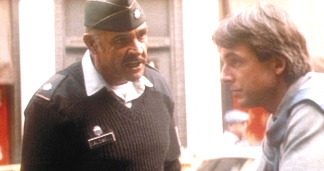 Polizist Jay Austin (Mark Harmon, r.) und der Militärpolizist Leutnant Colonel Alan Caldwell (Sean Connery, l.) können sich nicht ausstehen ... - Bildquelle: Paramount Pictures