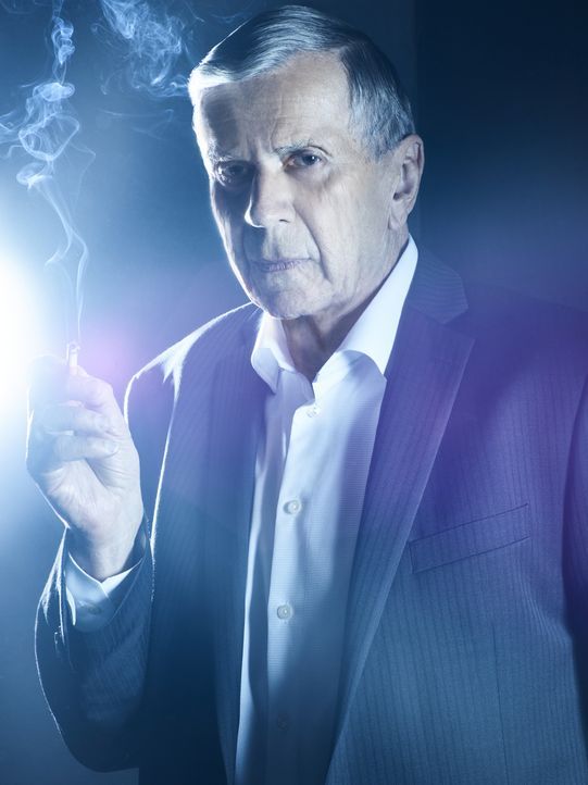 (11. Staffel) - Welche Rolle spielt der Krebskandidat (William B. Davis) im Kampf für beziehungsweise gegen die Menschheit wirklich? - Bildquelle: 2018 Fox and its related entities.  All rights reserved.