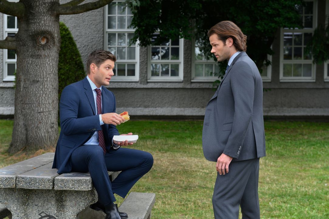 Dean Winchester (Jensen Ackles, l.); Sam Winchester (Jared Padalecki, r.) - Bildquelle: Diyah Pera 2019 The CW Network, LLC. All Rights Reserved. / Diyah Pera