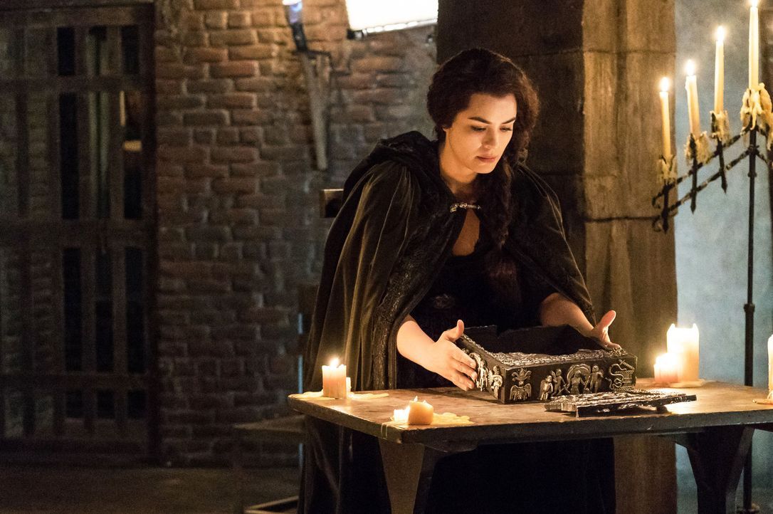 Als Pandora (Shannyn Sossamon) ihre Hilfe bei der Befreiung von Crane und ihrem göttlichen Geliebten anbietet, stellt sie Forderungen, die Abbie und... - Bildquelle: 2015-2016 Fox and its related entities.  All rights reserved.