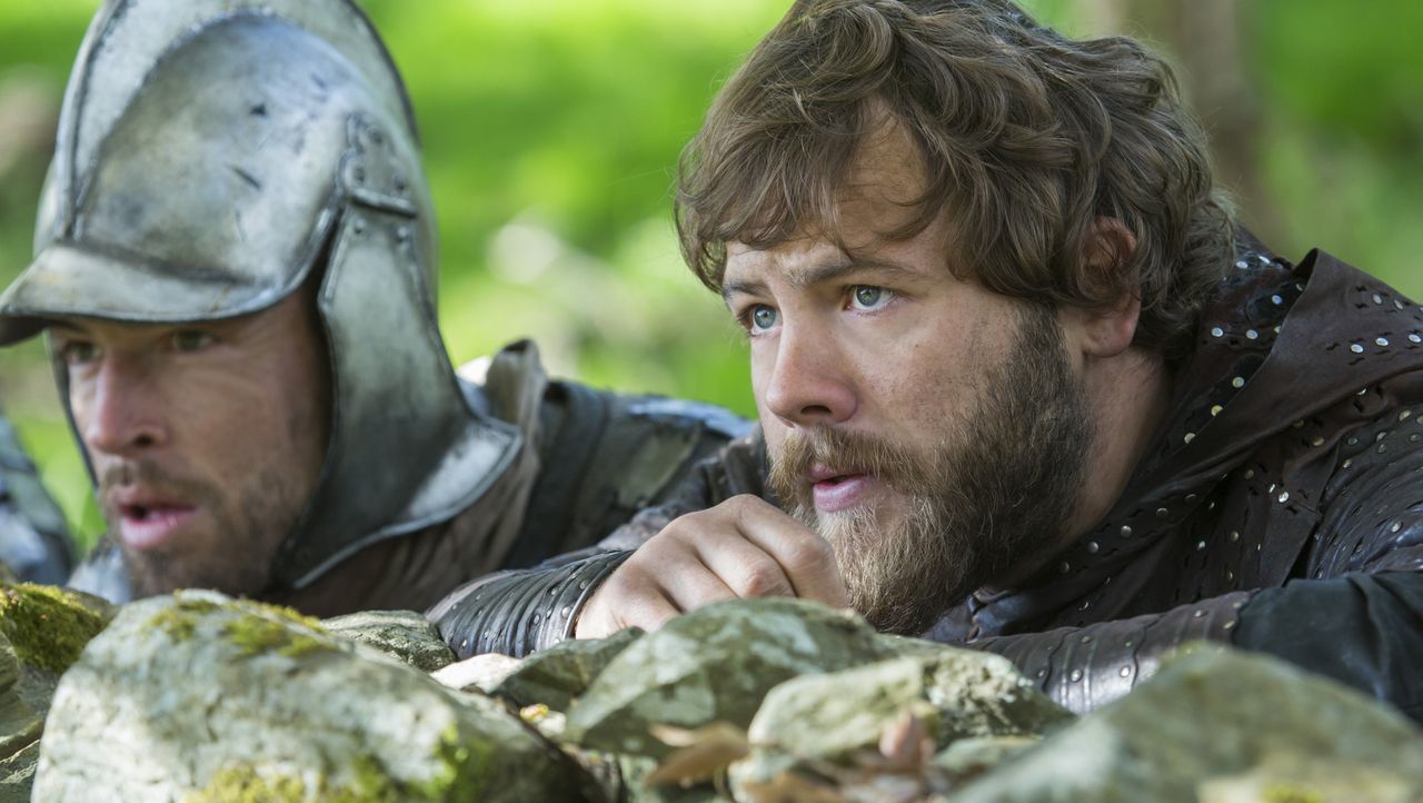 König Egbert von Wesses erhält die Nachricht, dass die verbündete Königin Kwenthrith in Mercia gestürzt wurde und in einem Turm mit ihrem Sohn Magnu... - Bildquelle: 2016 TM PRODUCTIONS LIMITED / T5 VIKINGS III PRODUCTIONS INC. ALL RIGHTS RESERVED.