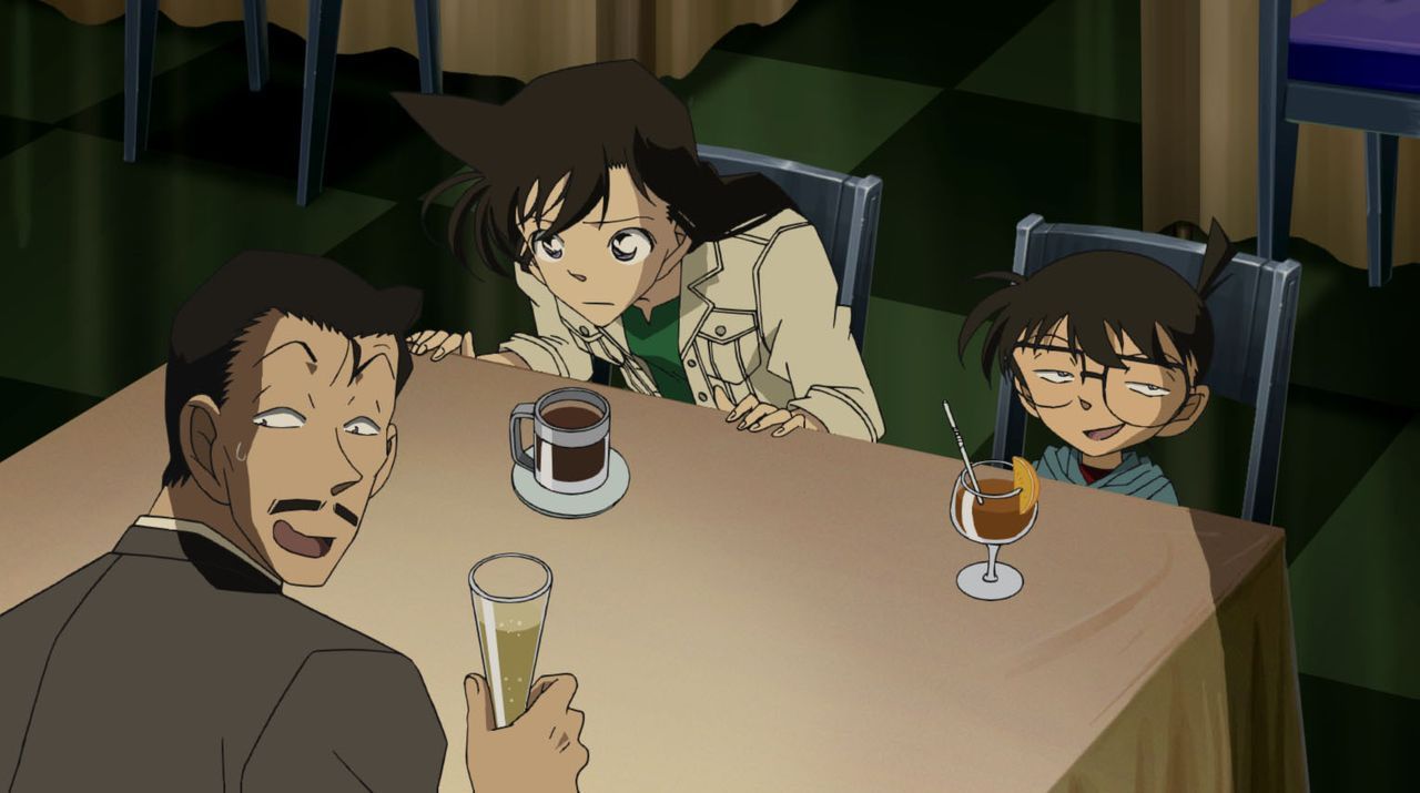 Conan, Ran und Kogorô treffen in einem Restaurant auf die Kommissare Satô un... - Bildquelle: © Gosho Aoyama / Shogakukan, YTV, TMS 1996