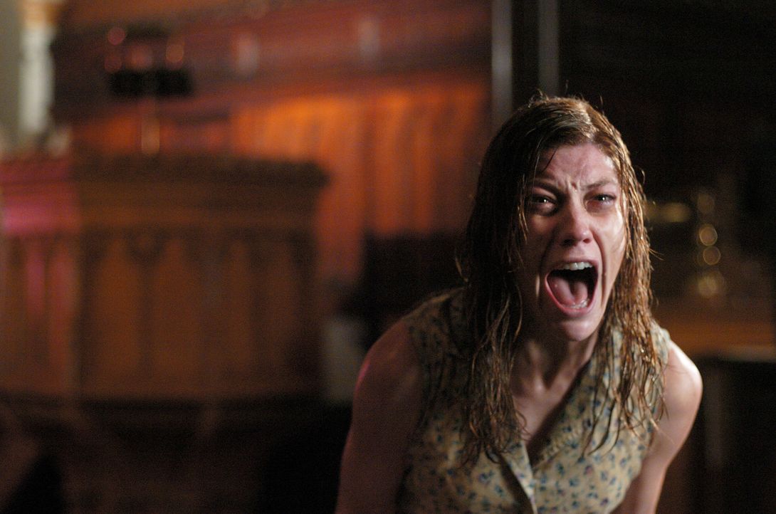 In einem außergewöhnlichen Entschluss erkennt die katholische Kirche die satanische Besessenheit der 19-jährigen Studentin Emily Rose (Jennifer Carp... - Bildquelle: Sony Pictures Television International. All Rights Reserved.