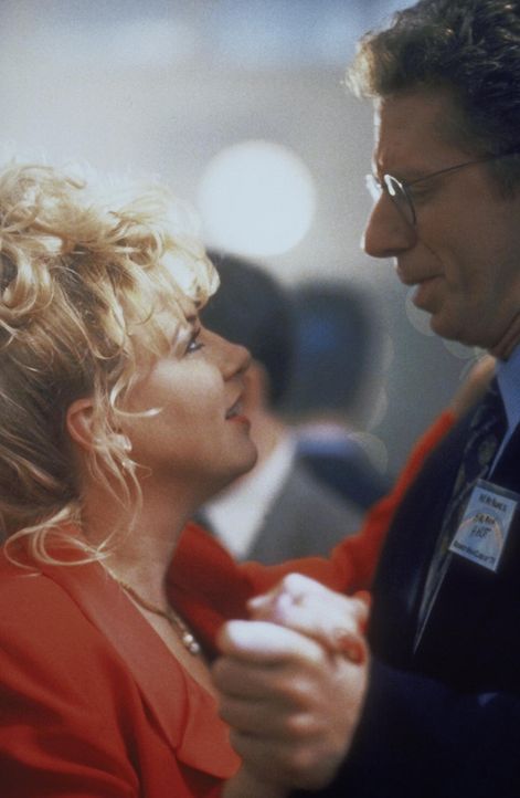 Holman (David Manis, r.) liebt Sheila (Victoria Jackson, l.) schon seit ihrer gemeinsamen High-School-Zeit, hat sich ihr jedoch nie offenbart. - Bildquelle: TM +   2000 Twentieth Century Fox Film Corporation. All Rights Reserved.