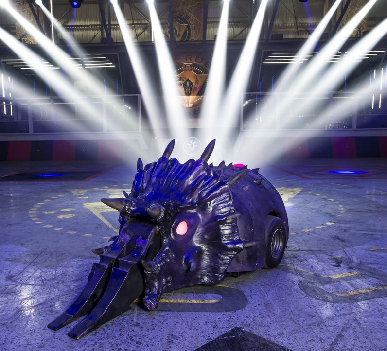 Können die 40 Teams mit ihren selbst gebauten Robotern bei "Robot Wars" nicht nur einander besiegen, sondern auch gegen den Hausroboter Matilda und... - Bildquelle: Alan Peebles Licensed by Passion Distribution Ltd. / Alan Peebles