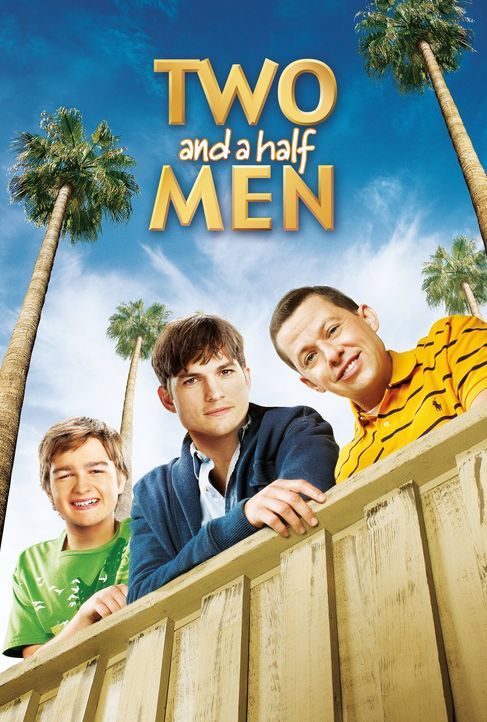 (11. Staffel) - Two and a Half Men: Walden Schmidt (Ashton Kutcher, M.), Alan (Jon Cryer, r.) und Jake Harper (August T. Jones, l.) ... - Bildquelle: Warner Brothers Entertainment Inc.