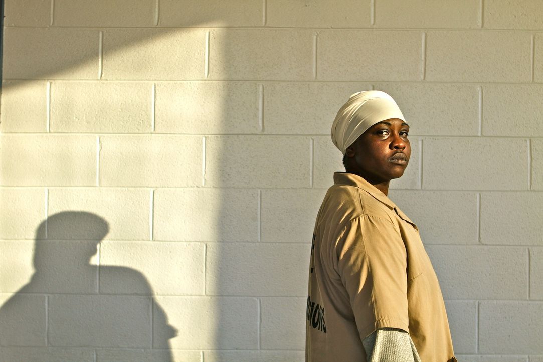 Wenn einer weiß, wie die Geschäfte hinter den dicken Mauern des Matro State Gefängnisses ablaufen, dann die verurteilte Mörderin Anjail Muhammad ...... - Bildquelle: Peter Hutchens part2pictures