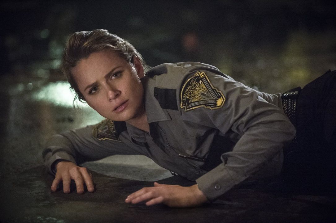 Die resolute Patty Spivot (Shantel VanSanten) will sich unbedingt der neuen Task Force anschließen und bringt sich damit sofort in Gefahr ... - Bildquelle: 2015 Warner Brothers.