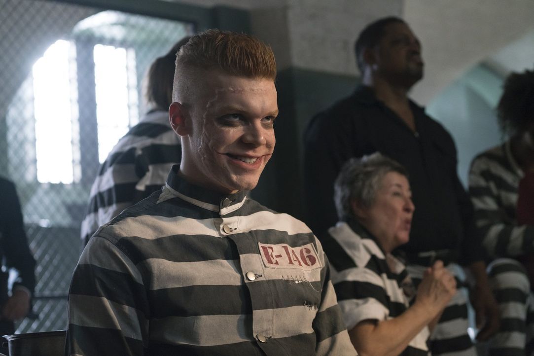 Sucht sich Jerome (Cameron Monaghan) hinter Gittern sein neustes Opfer? - Bildquelle: 2017 Warner Bros.
