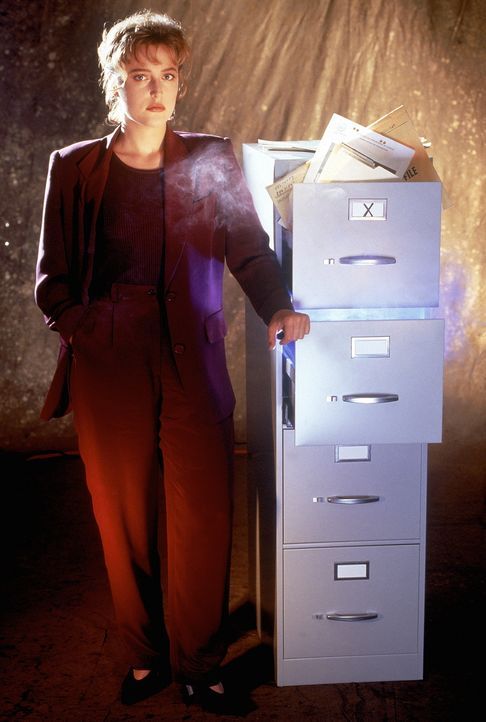(2. Staffel) - FBI-Agentin Dana Scully (Gillian Anderson) gerät mehr und mehr in den Sog von Vorgängen, die auf natürliche Weise nicht zu erklären s... - Bildquelle: TM +   Twentieth Century Fox Film Corporation. All Rights Reserved.