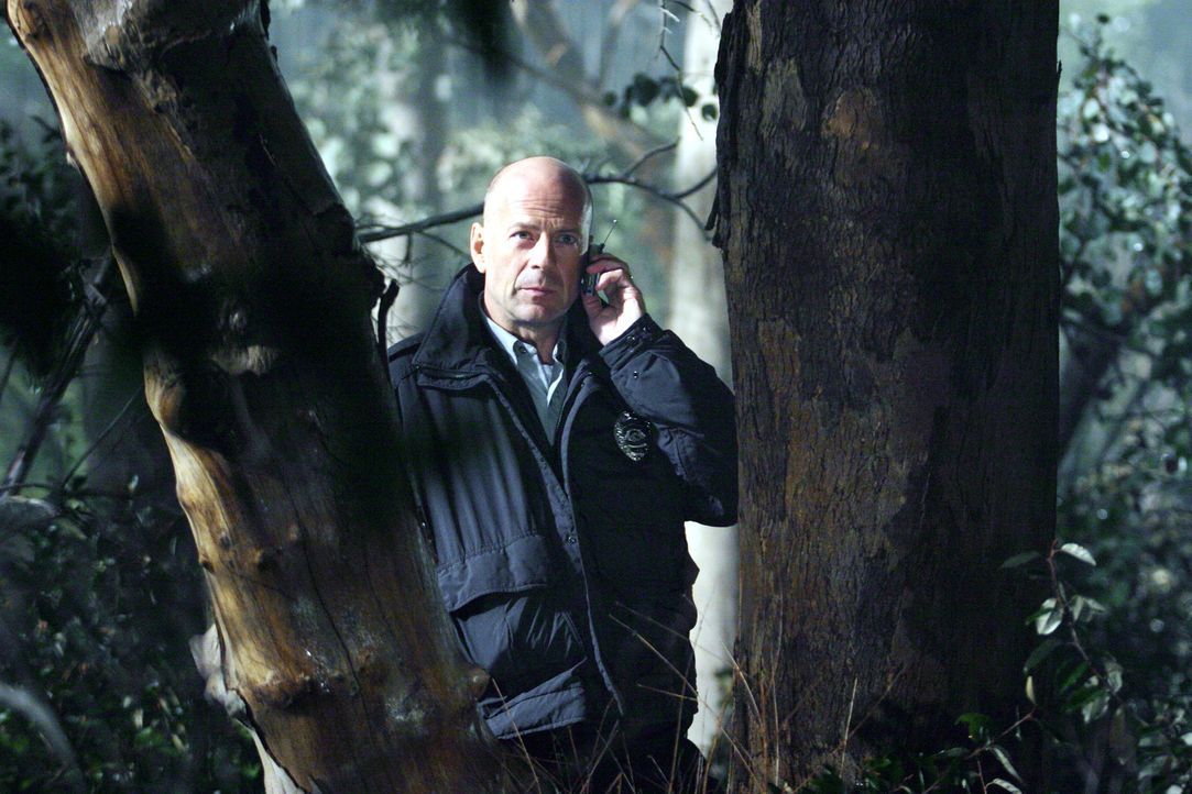 Nach einem fehlgeschlagenen Einsatz lässt sich der Polizist Jeff Talley (Bruce Willis) in eine Kleinstadt versetzen. Eines Tages jedoch nehmen drei... - Bildquelle: 2004 Hostage, LLC. All Rights Reserved