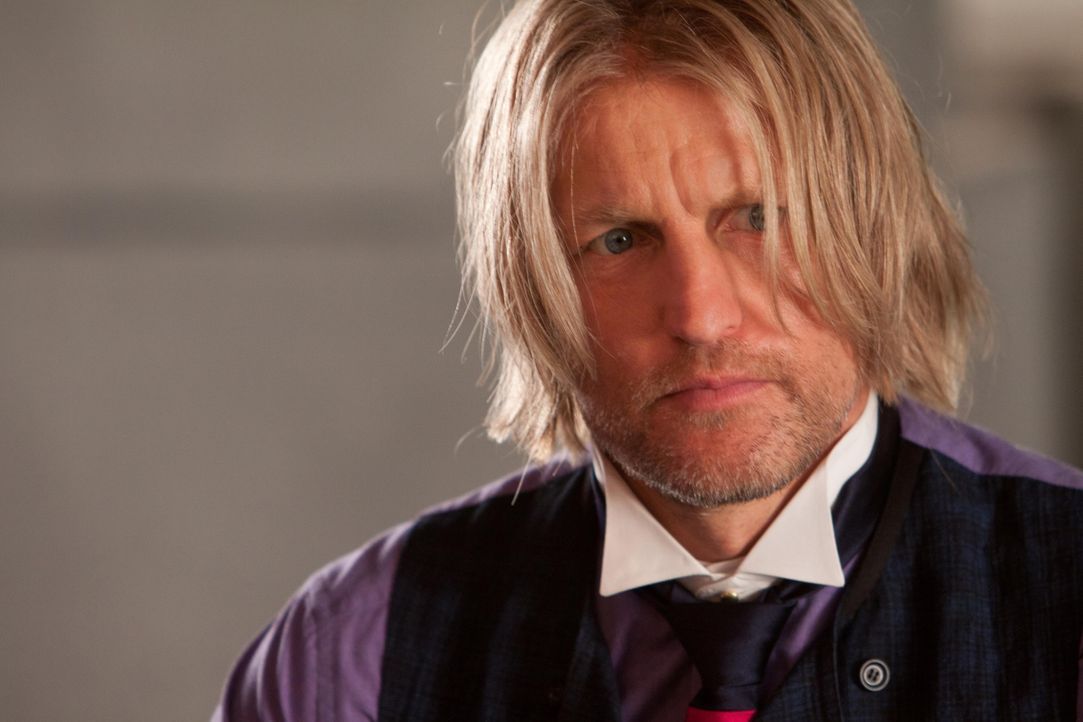 Katniss' und Peetas Mentor ist Haymitch Abernathy (Woody Harrelson). Er gewann die 50. Hungerspiele, und versucht seitdem die Erinnerungen daran mit... - Bildquelle: Studiocanal GmbH