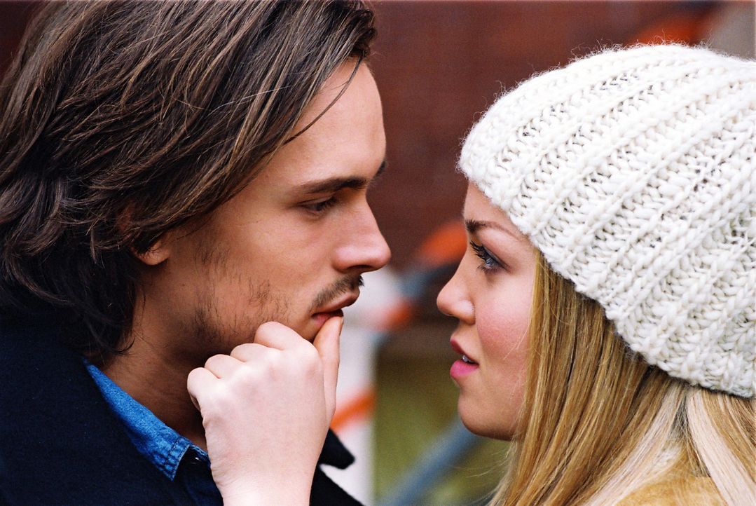 Jessica (Erika Christensen, r.) kann und will mit Alan (Jonathan Jackson, l.), der immer alles in den Sand setzt, nicht länger zusammenbleiben. Dara... - Bildquelle: ApolloMedia