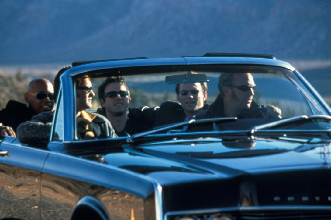 Während der Internationalen Elvis-Woche überfallen die fünf Elvis-Imitatoren (v.l.n.r.) Franklin (Bokeem Woodbine), Michael (Kurt Russell), Gus (Dav... - Bildquelle: Francise Pictures