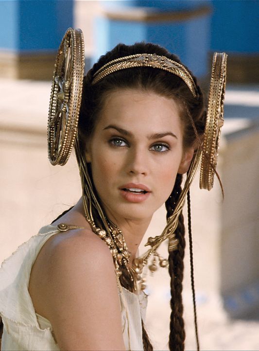 Prinzessin Irina (Vanessa Hessler) verliebt sich in den Gallier Romantix, ist jedoch Brutus, dem Adoptivsohn Caesars, versprochen. Die Olympischen S... - Bildquelle: Constantin Film