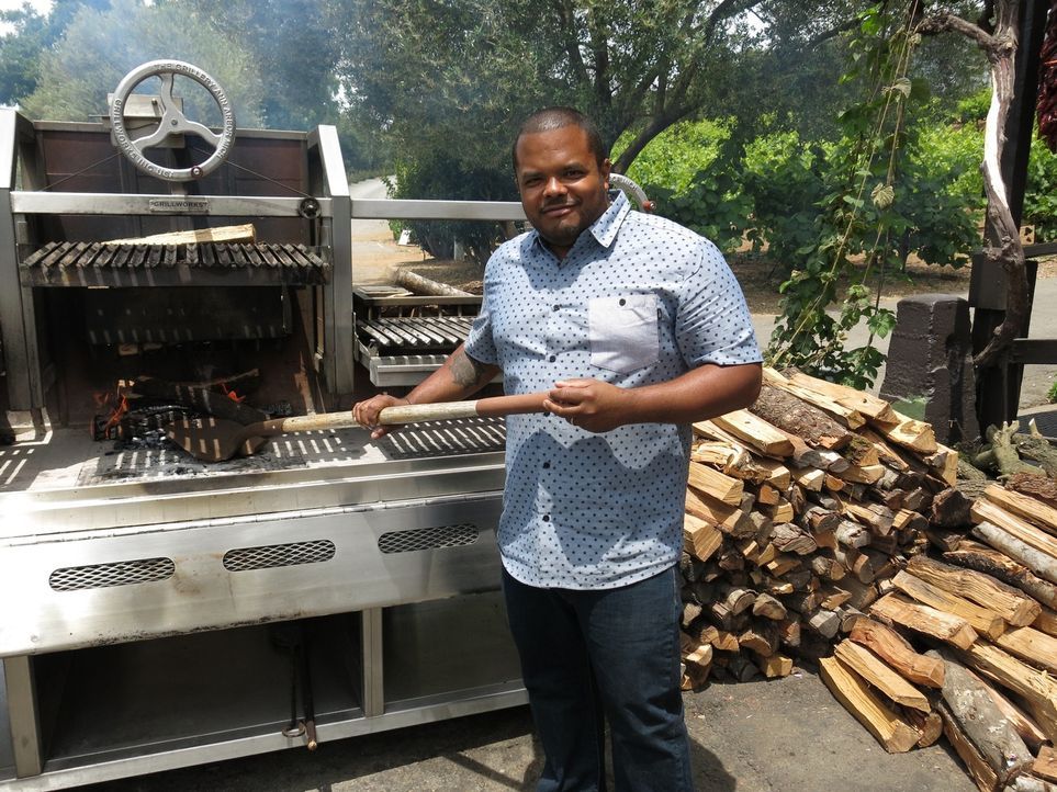 Im Weingebiet von Kalifornien ist Roger auf zwei Gartenfesten zu Besuch. Auf dem jährlichen Grillfest des "Tablas Creek Vineyard" und dem großen Str... - Bildquelle: 2015,Cooking Channel, LLC. All Rights Reserved.