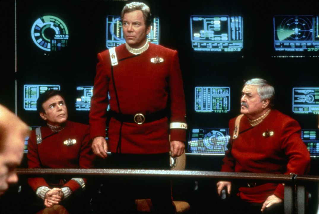 Ehrengäste auf dem Jungfernflug der "Enterprise B": Chekov (Walter Koenig, r.), Kirk (William Shatner, M.) und Scotty (James Doohan, l.) ... - Bildquelle: Paramount Pictures
