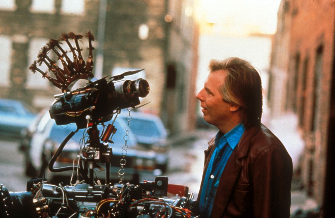 Mit seinen ungewöhnlichen Fähigkeiten erstaunt Roboter Nr. 5 Jung und Alt ... - Bildquelle: Columbia TriStar Pictures