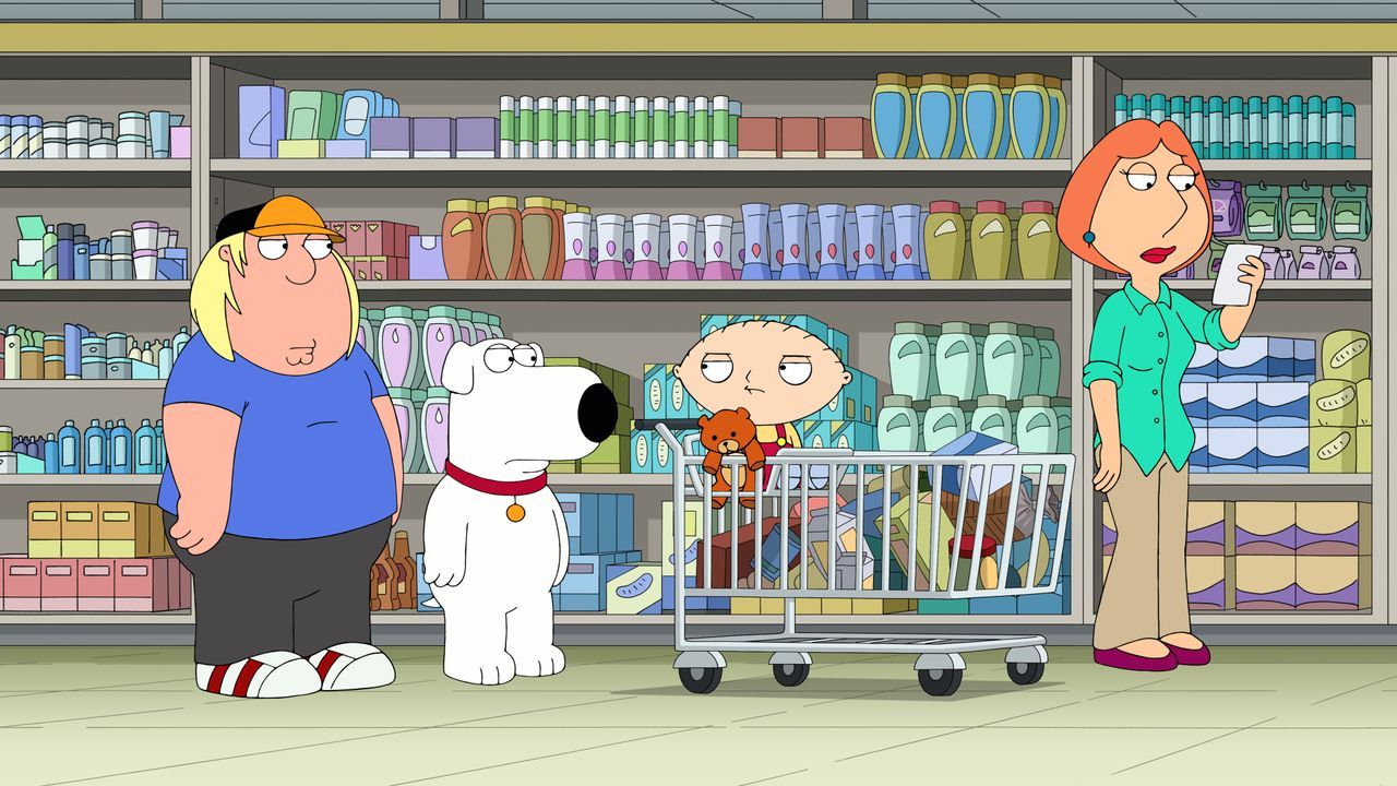 Als Stewie (2.v.r.) von Lois (r.), Chris (l.) und Brian (2.v.l.) zum Einkaufen mitgenommen wird, hält ihn im Supermarkt eine Dame für ein kleines Mä... - Bildquelle: 2016-2017 Fox and its related entities. All rights reserved.