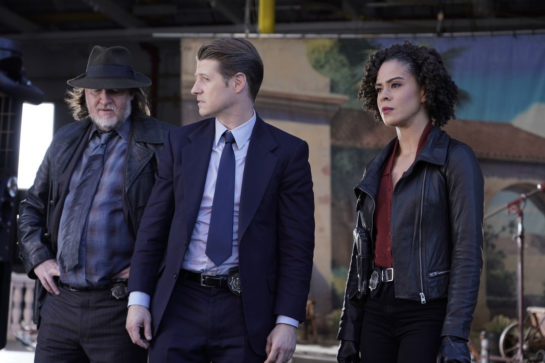 (v.l.n.r.) Harvey Bullock (Donal Logue); James Gordon (Ben McKenzie); Harper (Kelcy Griffin) - Bildquelle: Giovanni Rufino 2019 Fox Broadcasting Co. / Giovanni Rufino