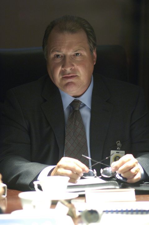 Samuel "Sandy" Berger (Kevin Dunn), USA-Staatssicherheitsberater unter Präsidenten Bill Clinton, trifft nicht immer die richtige Entscheidung ... - Bildquelle: ABC, INC.