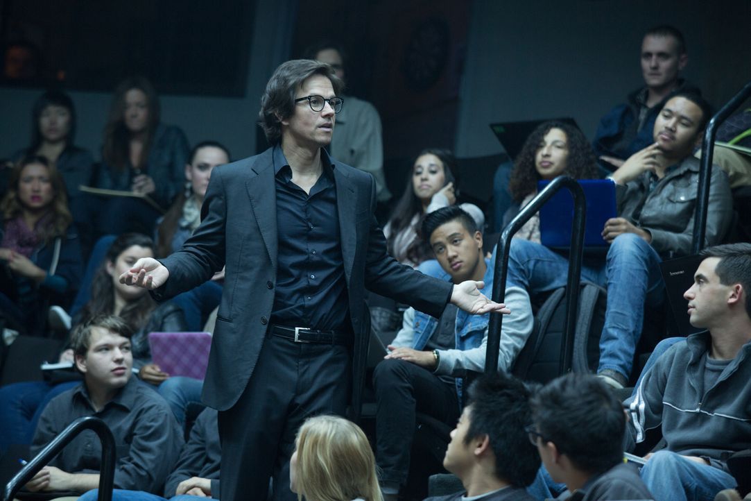 Für den Professor und Zocker Jim Bennett (Mark Wahlberg, M.) gibt es nur ein Motto: Sieg oder Tod! - Bildquelle: Claire Folger 2016 Paramount Pictures